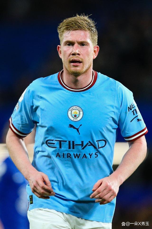 永远的科皇！拜仁在对阵圣保利赛前为科曼补办告别仪式